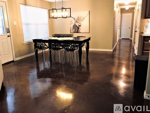 4th image of 5103 Graceland Dr