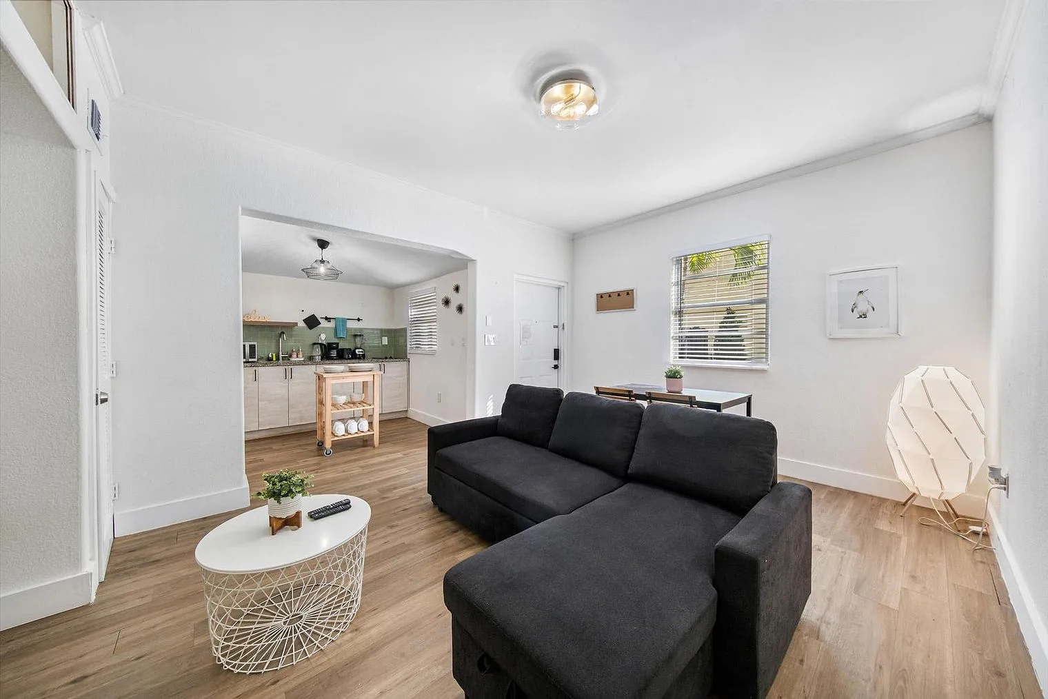 1 bed, 1.0 bath, 495 sqft, $4,114 — Photo 2