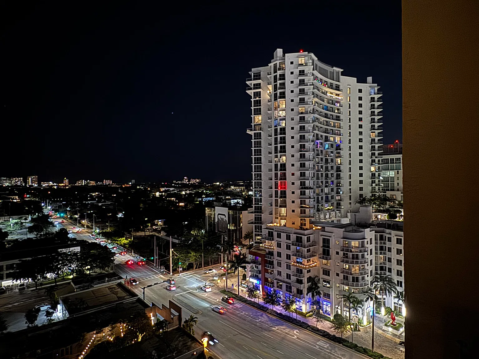 2 bed, 2.0 bath, 1244 sqft, $3,999 — Photo 2