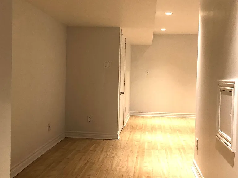 99 Boultbee Ave #LOWER — Photo 5