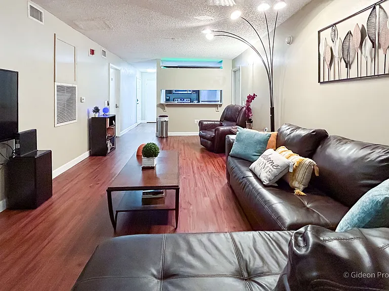 3921 SW 34th St #105 — Photo 4