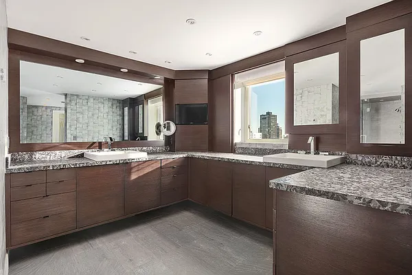 Sold by Compass | media 9