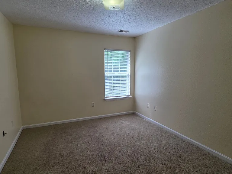 1118 Towne Park Dr — Photo 13