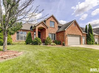 2712 Dickens Dr, Springfield, IL 62711