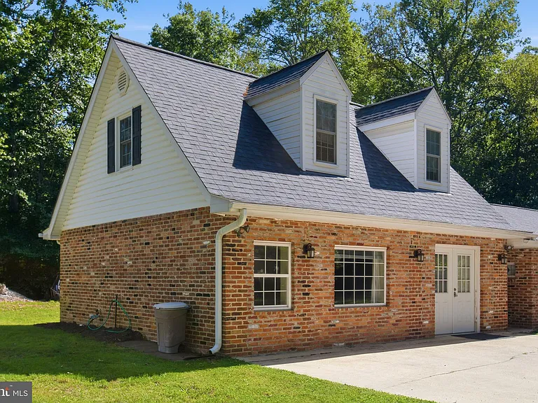 6485 Tip Hill Dr — Photo 2