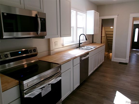 5th image of 216 E Washington St