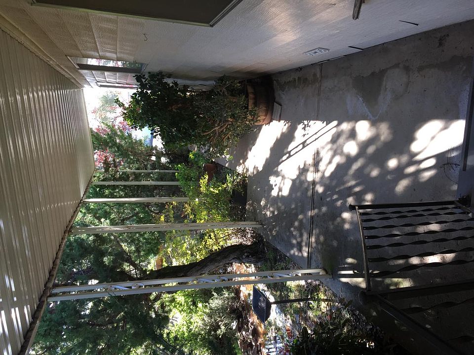 2nd image of 8 Rosebud Ct