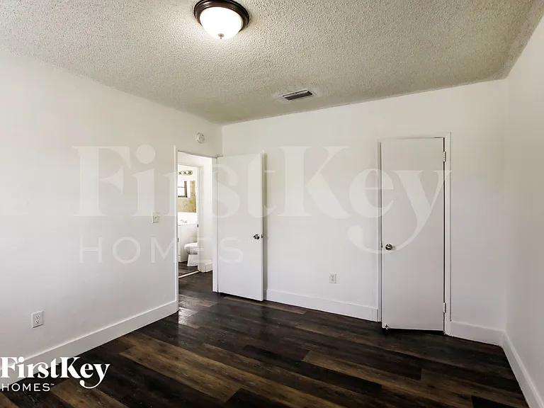 10020 SW 37th St — Photo 14
