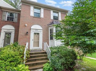 6727 Sunset Woods Ct, Burke, VA 22015