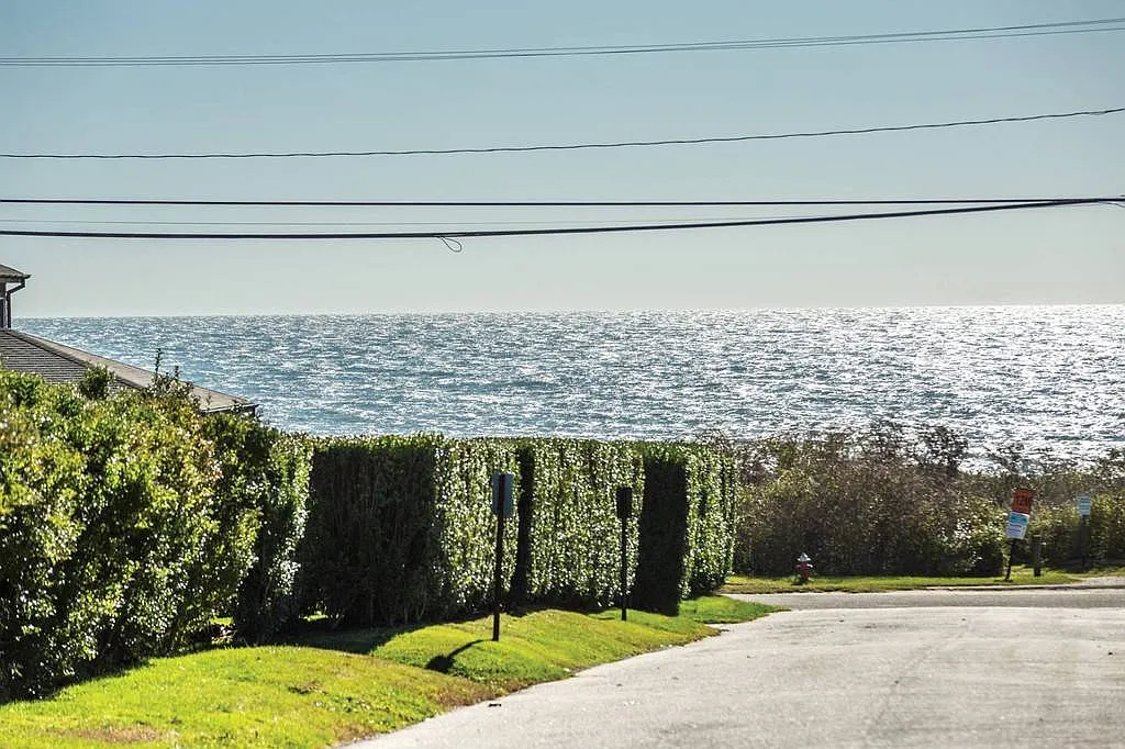 Hither Hills Across from the Beach — Photo 2