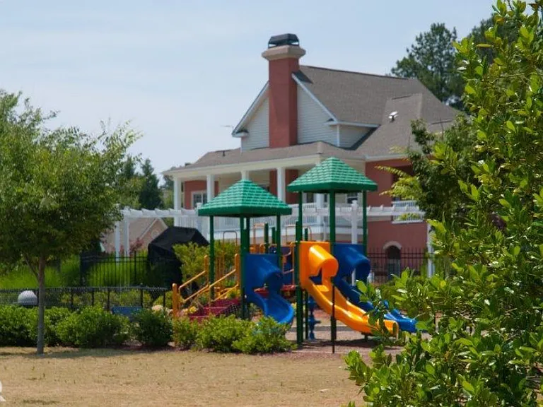 Regal Park — Photo 6