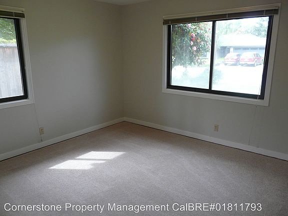 5th image of 16494 Oleander Ave