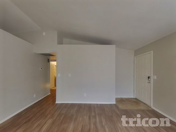 4th image of 630 E Jensen St Unit 122