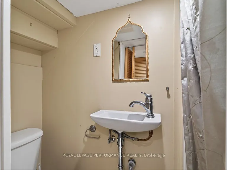 313 Lebreton St S — Photo 38