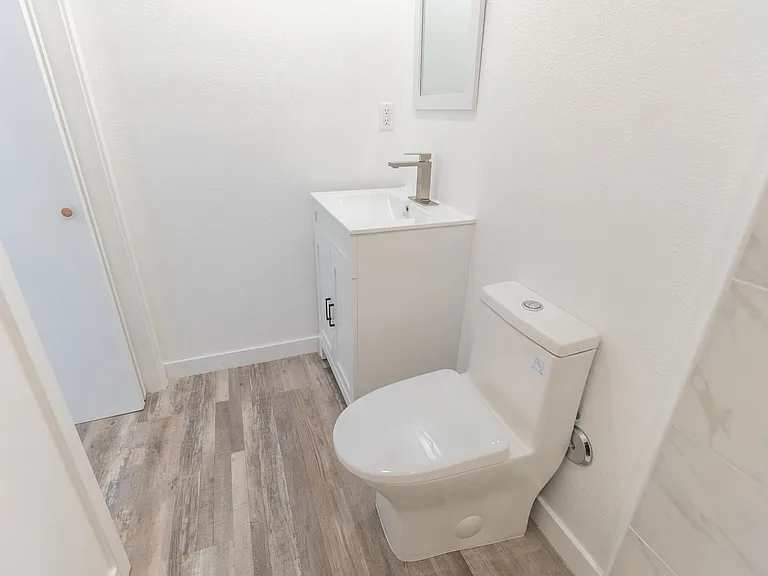 18407 Dearborn Street — Photo 15