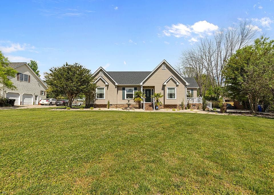 1st image of 100 Crescent Dr