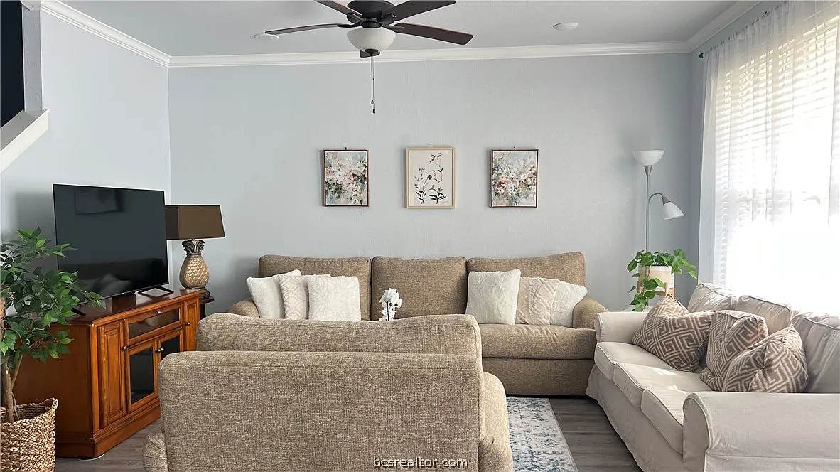4 bed, 4.5 bath, 1864 sqft, $560 — Photo 2