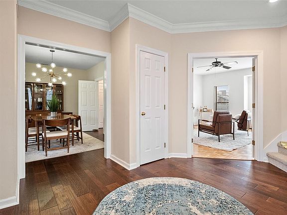 5th image of 5381 Pershing Ave APT 205