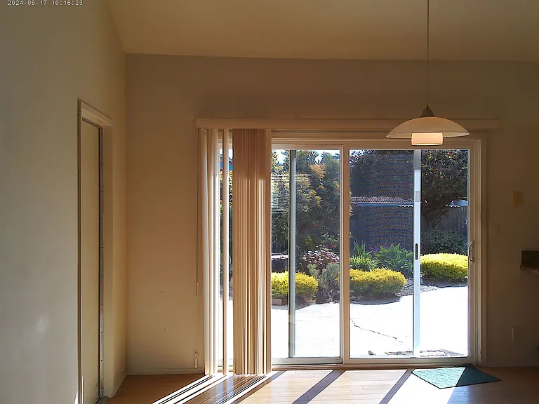 2148 Glenn St — Photo 4