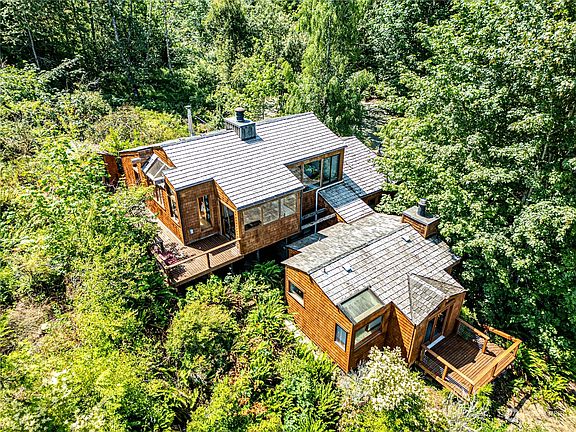 2nd image of 947 Tamarack Lane