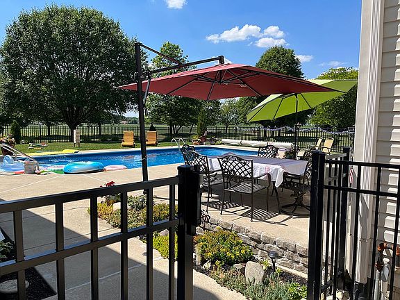 3rd image of 4787 Meadowgrove Dr NW