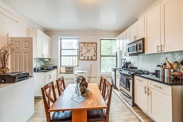 Rented by Marhow Realty | media 9