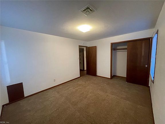 3rd image of 110 Broad St