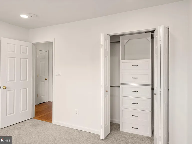 42685 Rolling Rock Sq — Photo 47