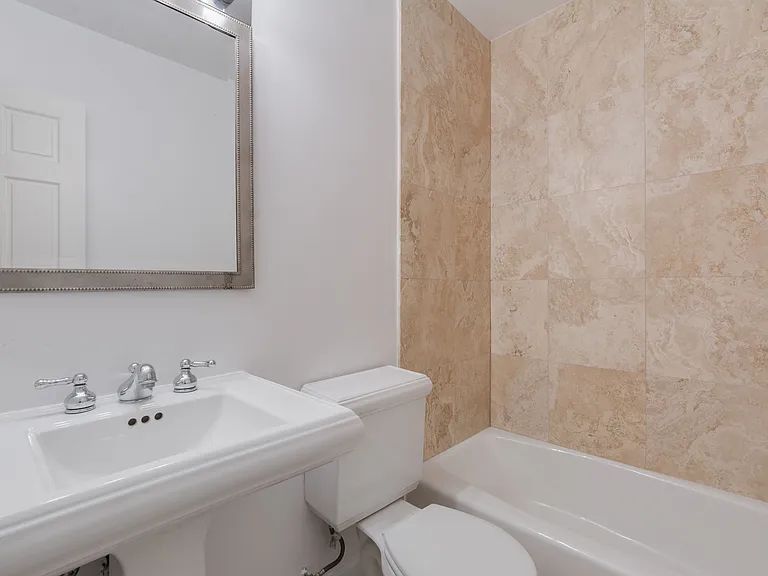 416 W Surf St #101 — Photo 18