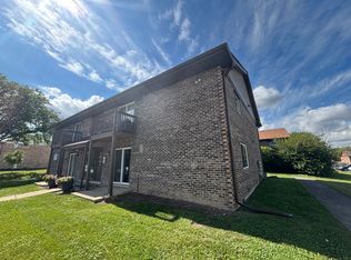 514 Brookside Dr APT C, Westmont, IL 60559