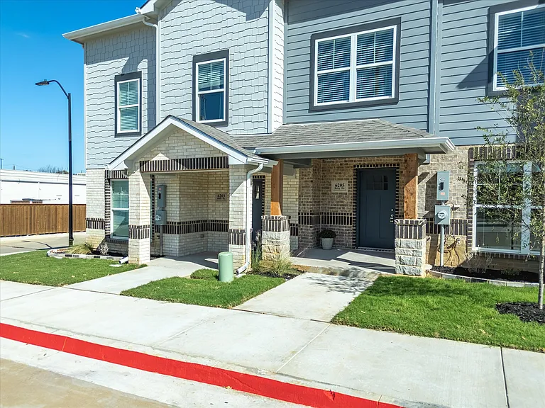 6215 Roby Dr — Photo 4