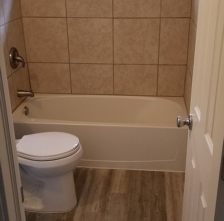 2nd image of 883 Hawthorn Cir
