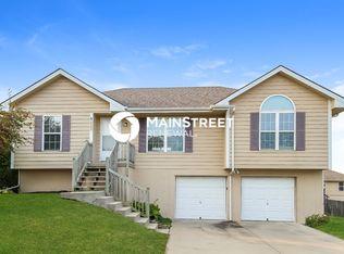 1003 Viola St, Smithville, MO 64089