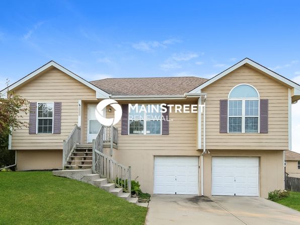 1003 Viola St, Smithville, MO 64089