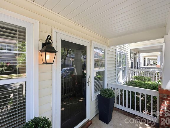 3rd image of 17307 Villanova Rd
