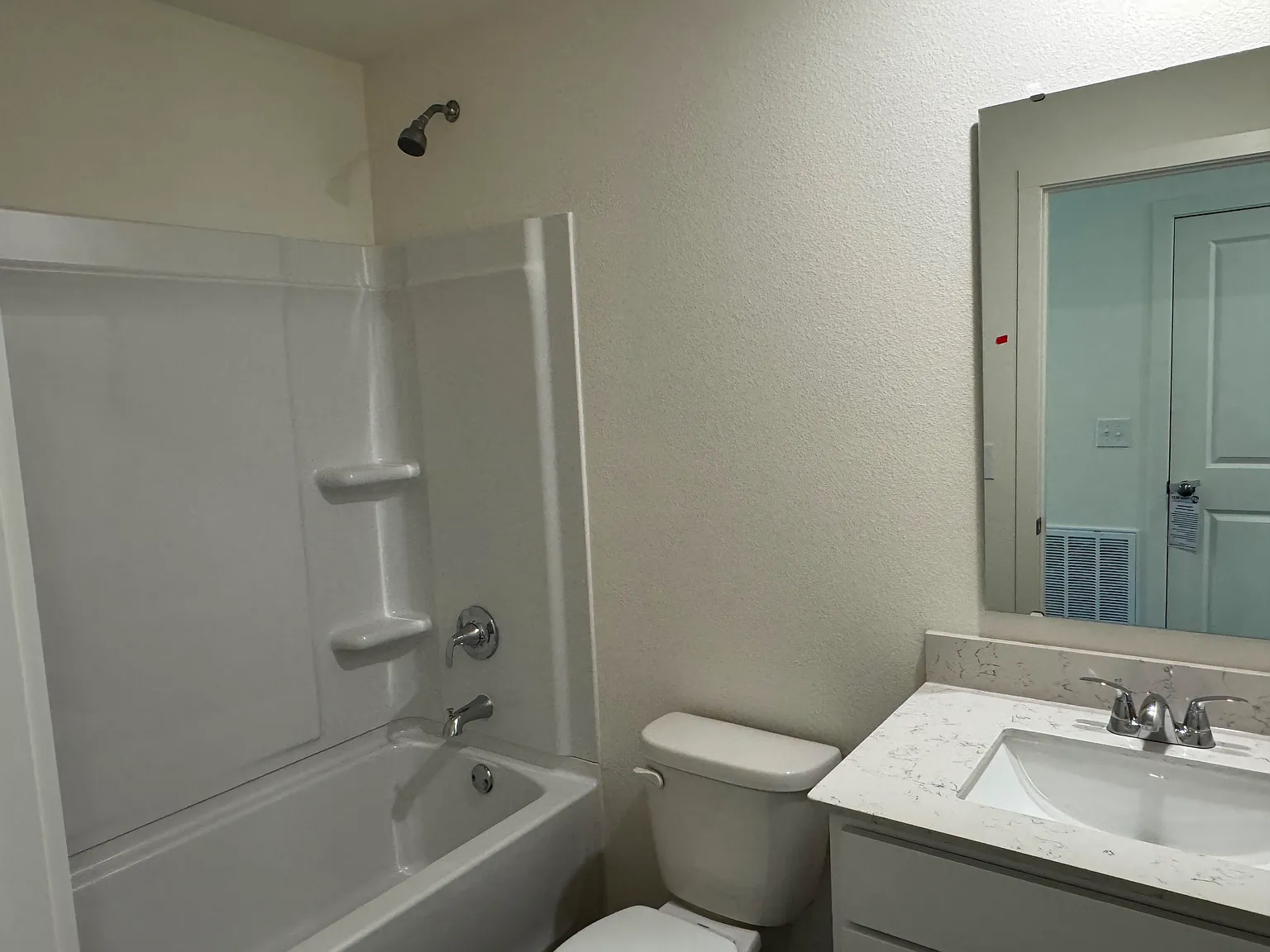 3 bed, 1114 sqft, $1,890 — Photo 2