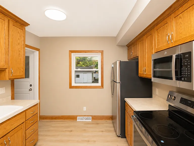3434 Thomas Ave N — Photo 3