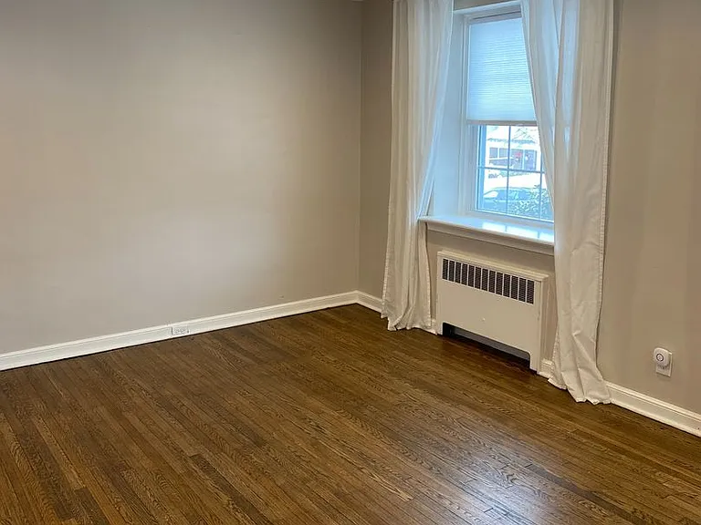2311 Bryn Mawr Ave — Photo 3