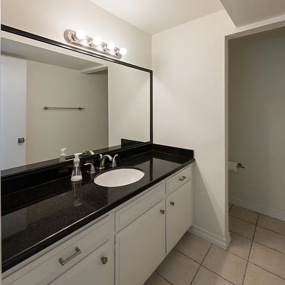 3102 Granville Ave — Photo 13