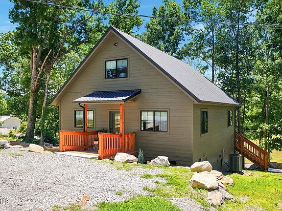 5th image of 403 Crescent Dr