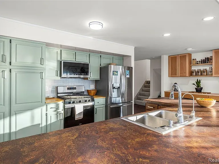 38027 Mallast St — Photo 13