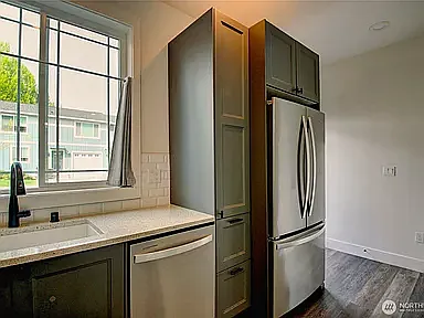 313 E Hazel St #D — Photo 3