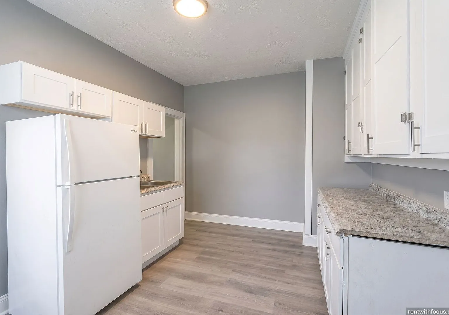 702 S. Commercial St / 109 Division St — Photo 1