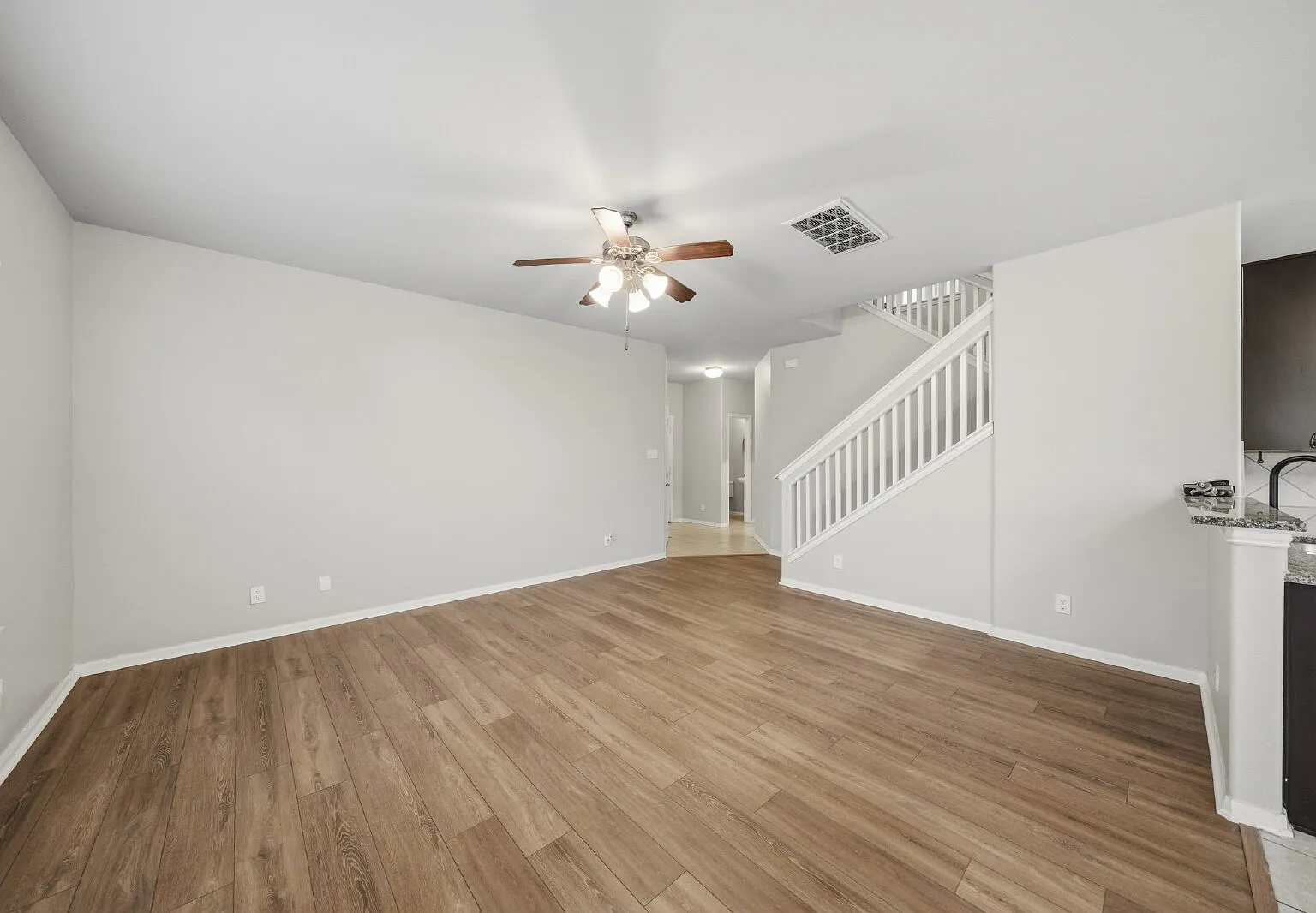 4 bed, 2.5 bath, 2251 sqft, $2,375 — Photo 3
