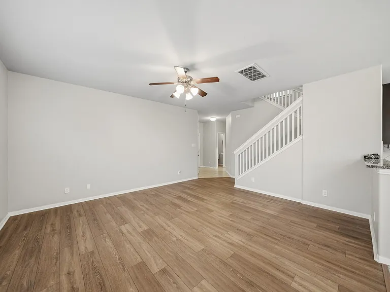 2 Spring Ct — Photo 3