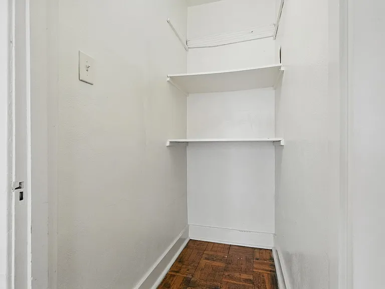 5646 Hobart St #5 — Photo 4