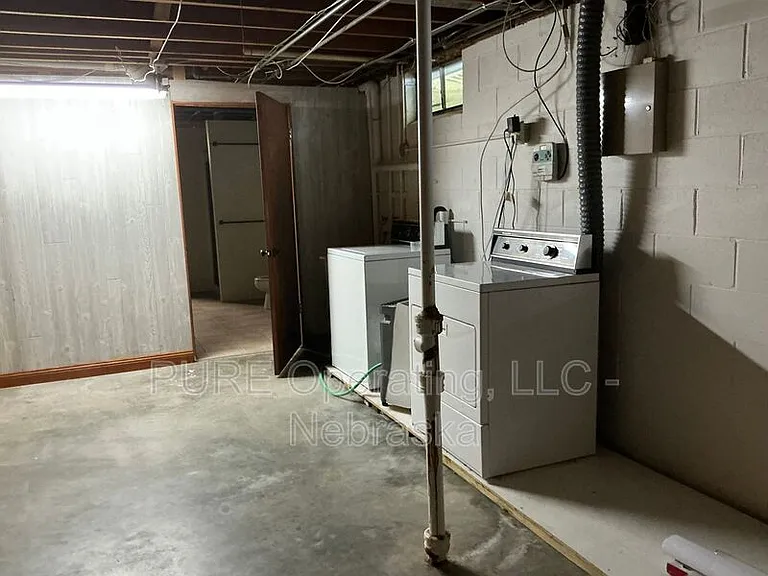 7602 Parker St — Photo 16