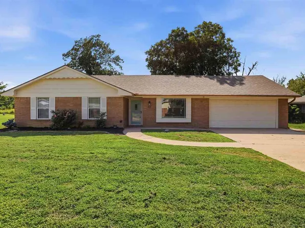 15 Preston Cir, Stillwater, OK 74075