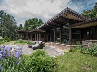 N87W34261 Mapleton Rd, Oconomowoc, WI 53066