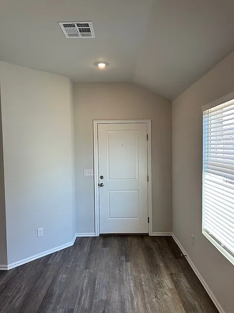 3 bed, 1301 sqft, $1,595 — Photo 3